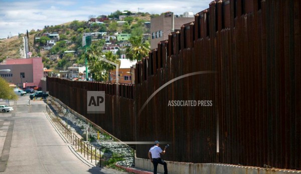 Arizona at crossroads in border crisis as street releases could begin in April