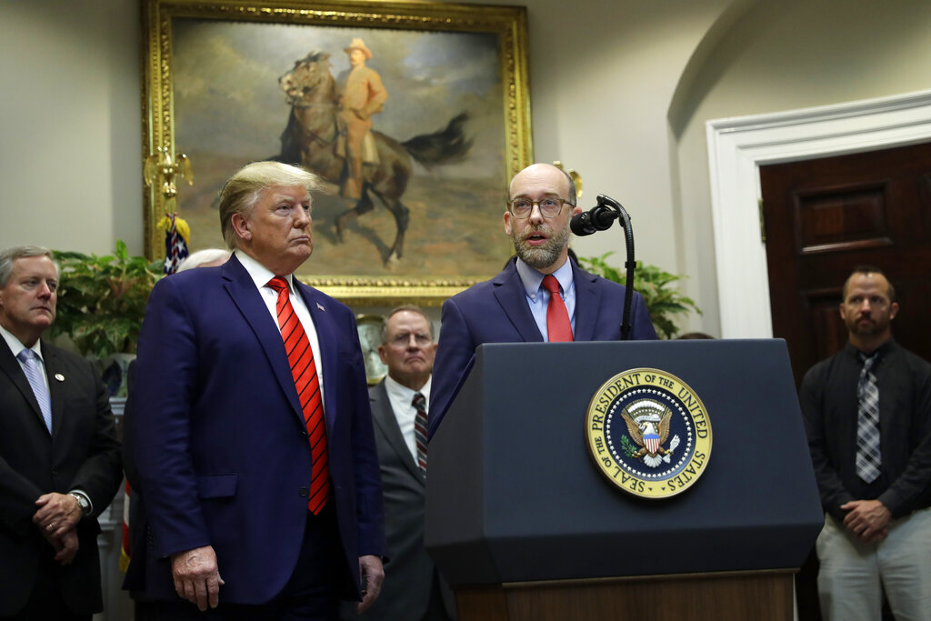 NextImg:Trump dials up shutdown pressure on Democrats