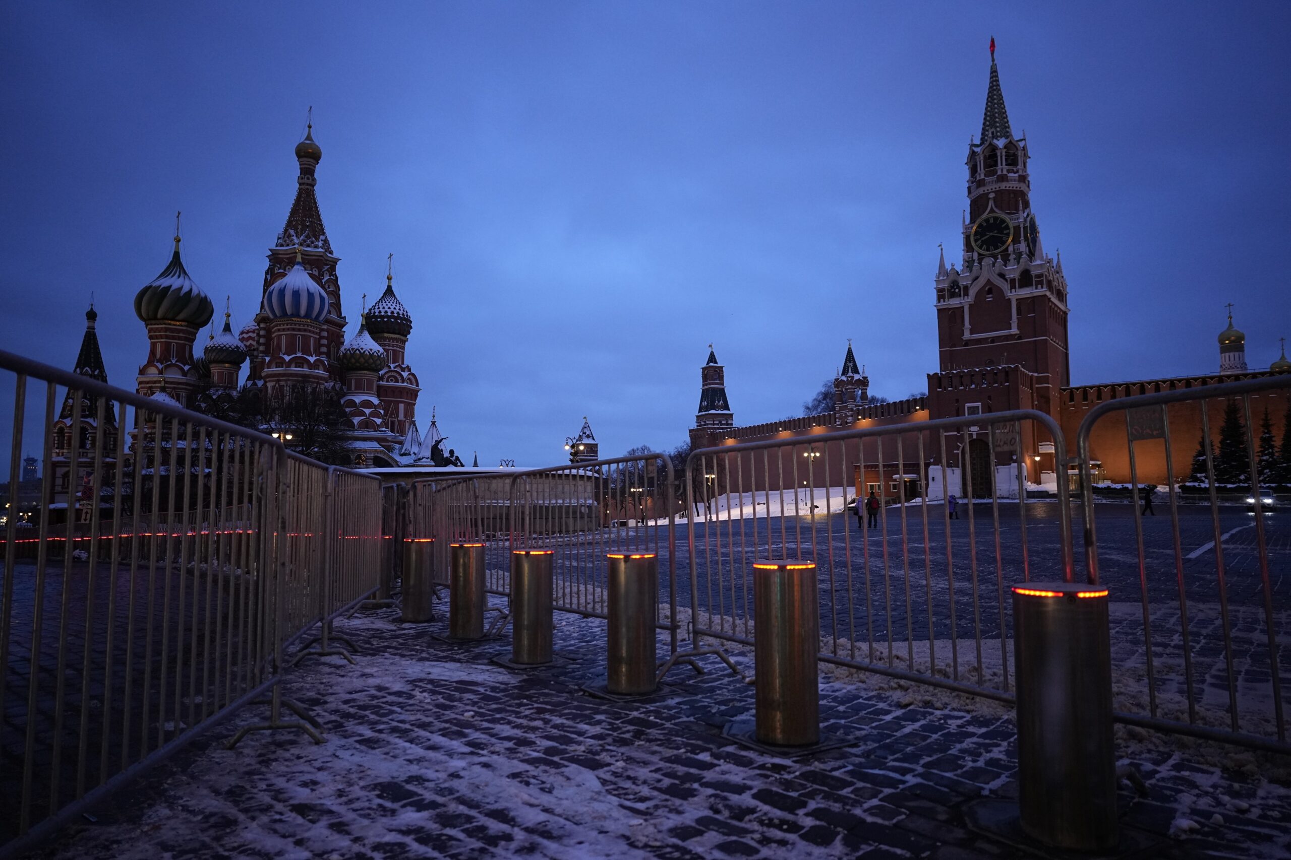 Moscow building engulfs in flames as Tucker Carlson-Putin interview releases
