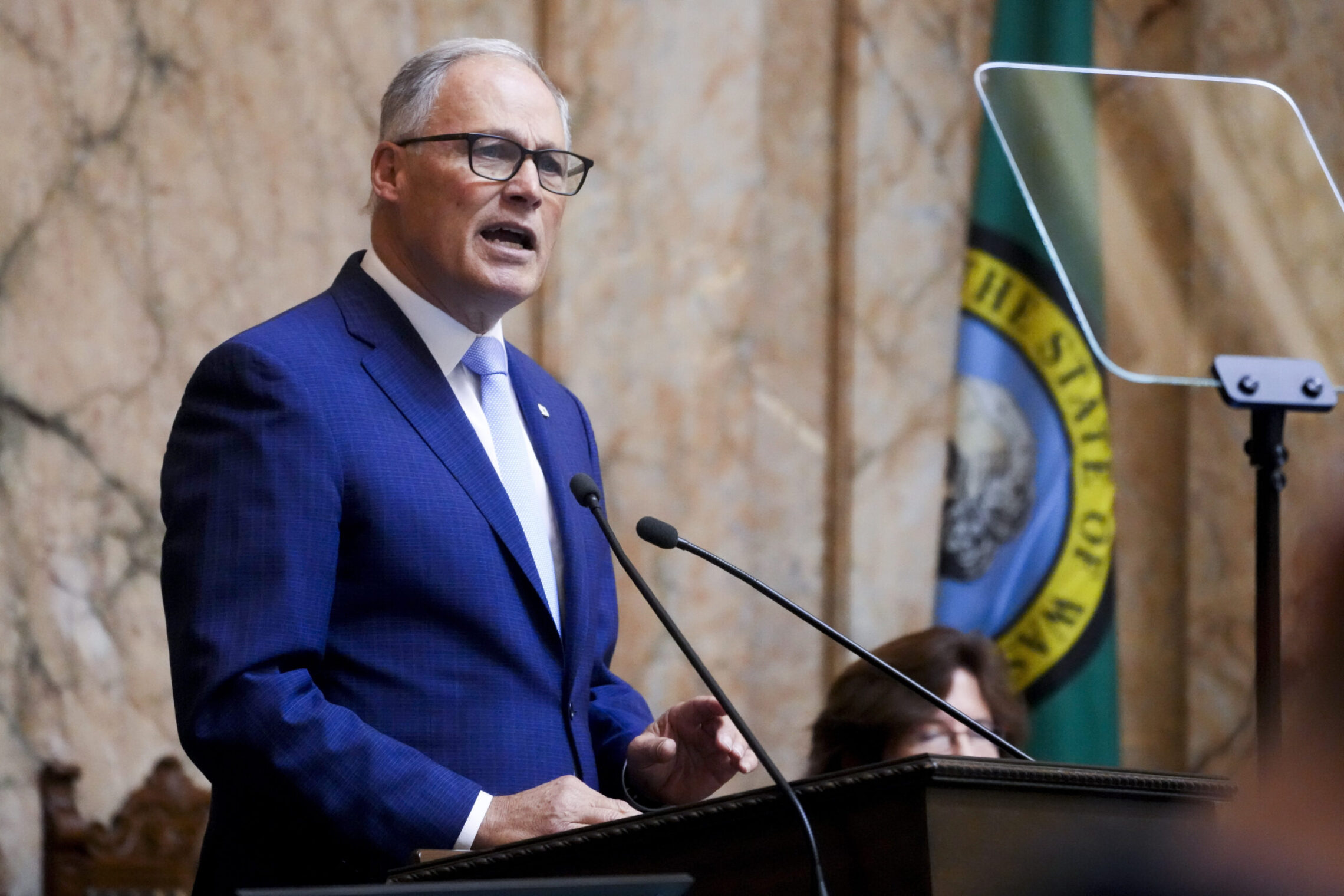 Democratic Washington governor signs law allowing illegal immigrants to obtain commercial licenses