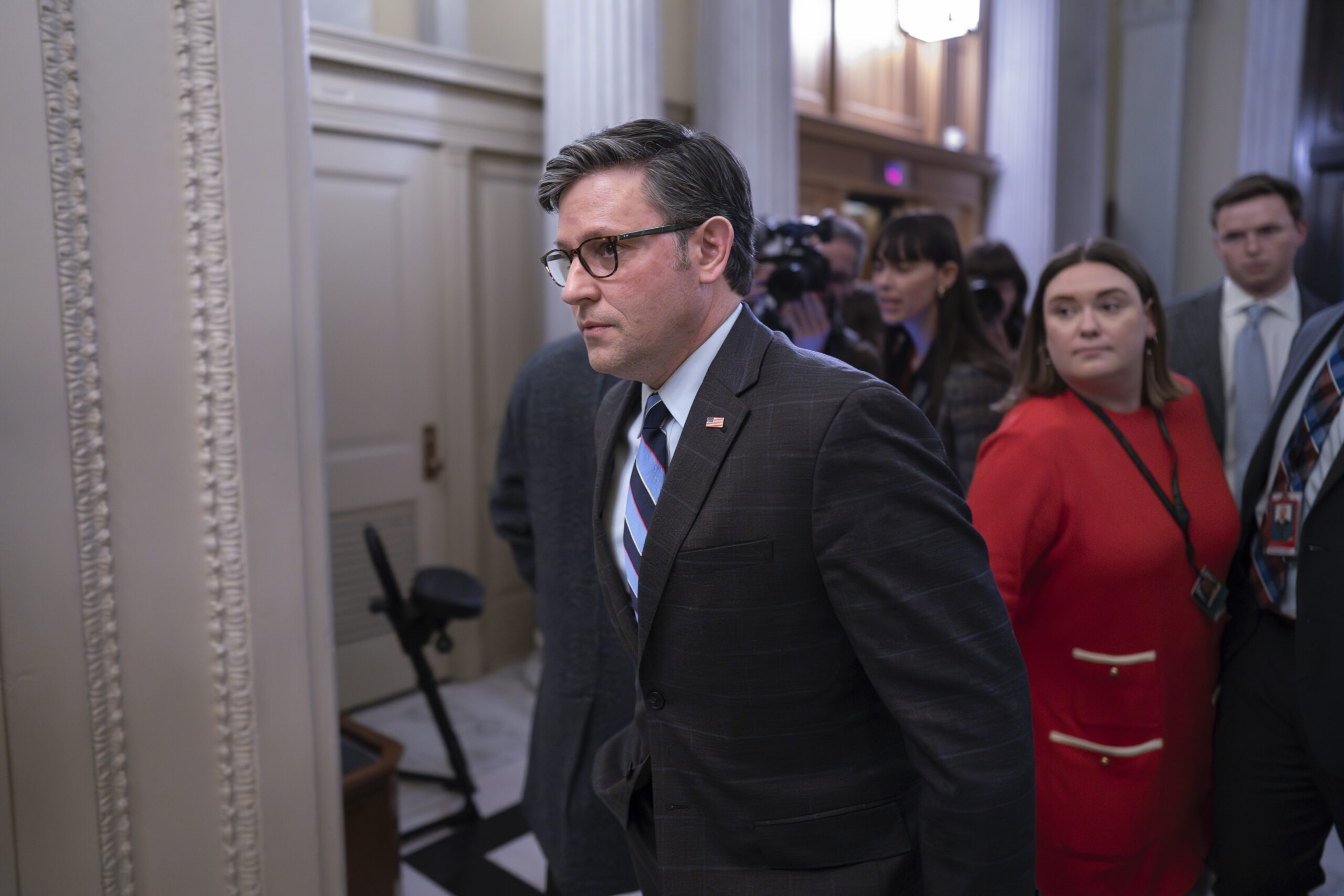 House Democrats push Speaker Johnson into corner on Ukraine aid bill