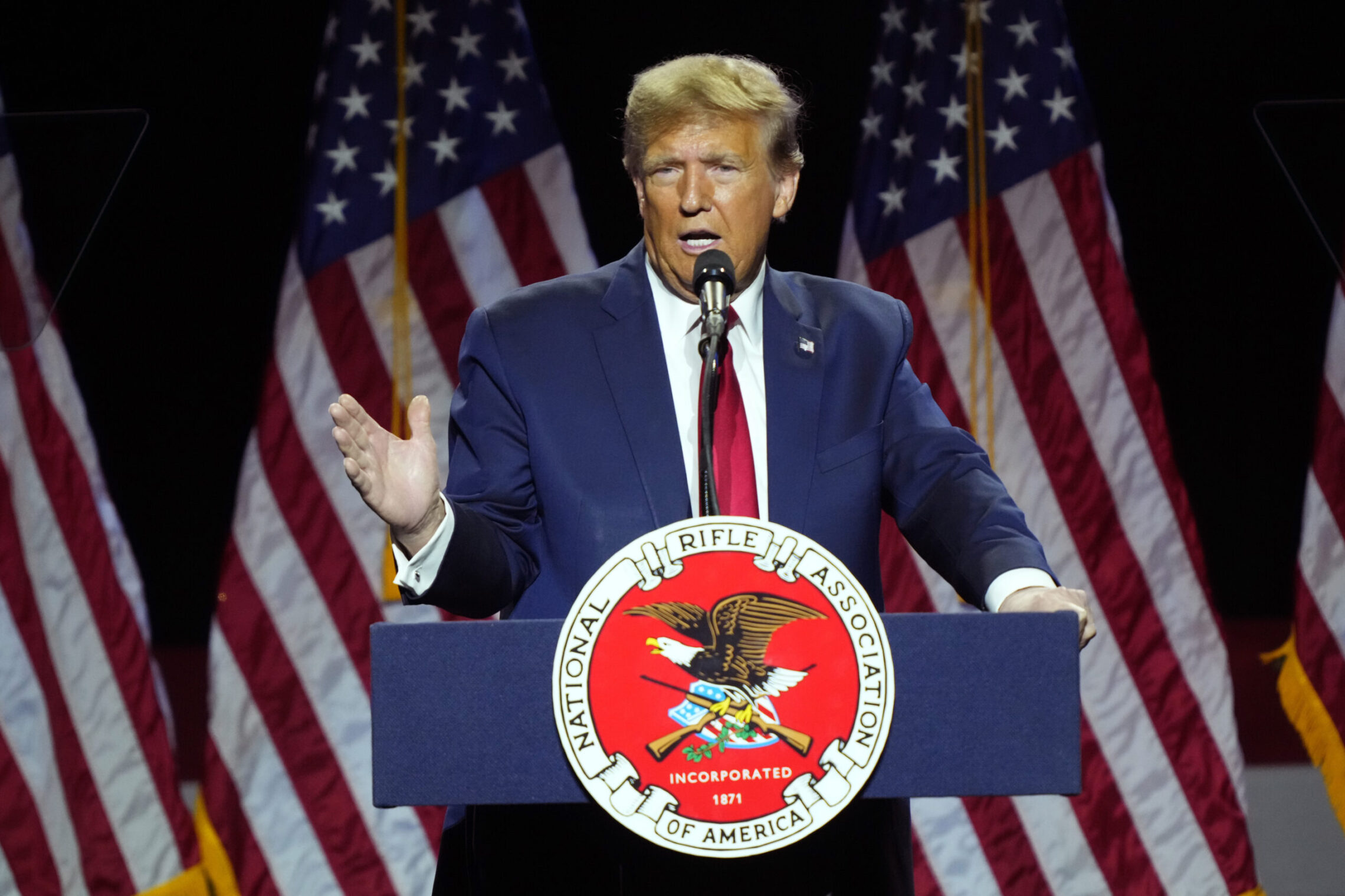 White liberal journalist scolds black man for taking picture with ‘racist’ Trump