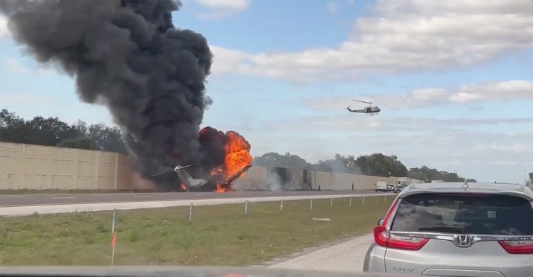 Plane crash-landing on Florida highway results in two dead