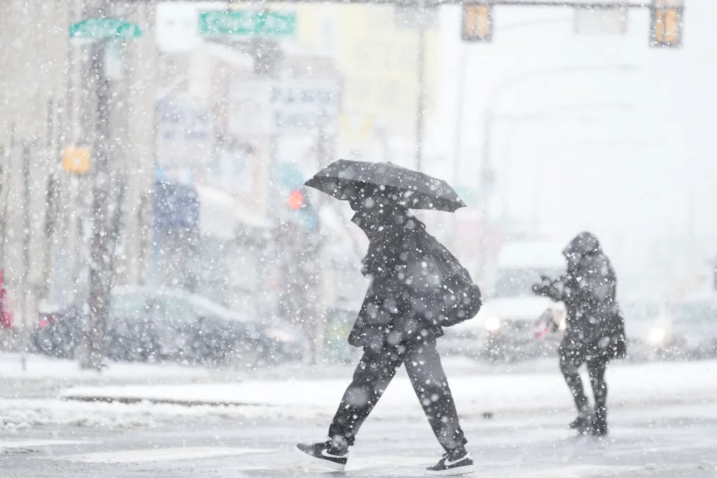 Winter storm snarls holiday travel across Northeast, Great Lakes