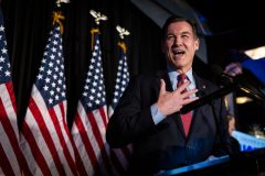 Tom Suozzi sworn in to New York House seat and challenges Congress to ‘wake up’