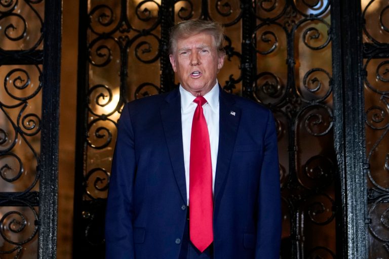 Trump touts new shoe deal at Sneaker Con appearance Trump touts new shoe deal at Sneaker Con appearance