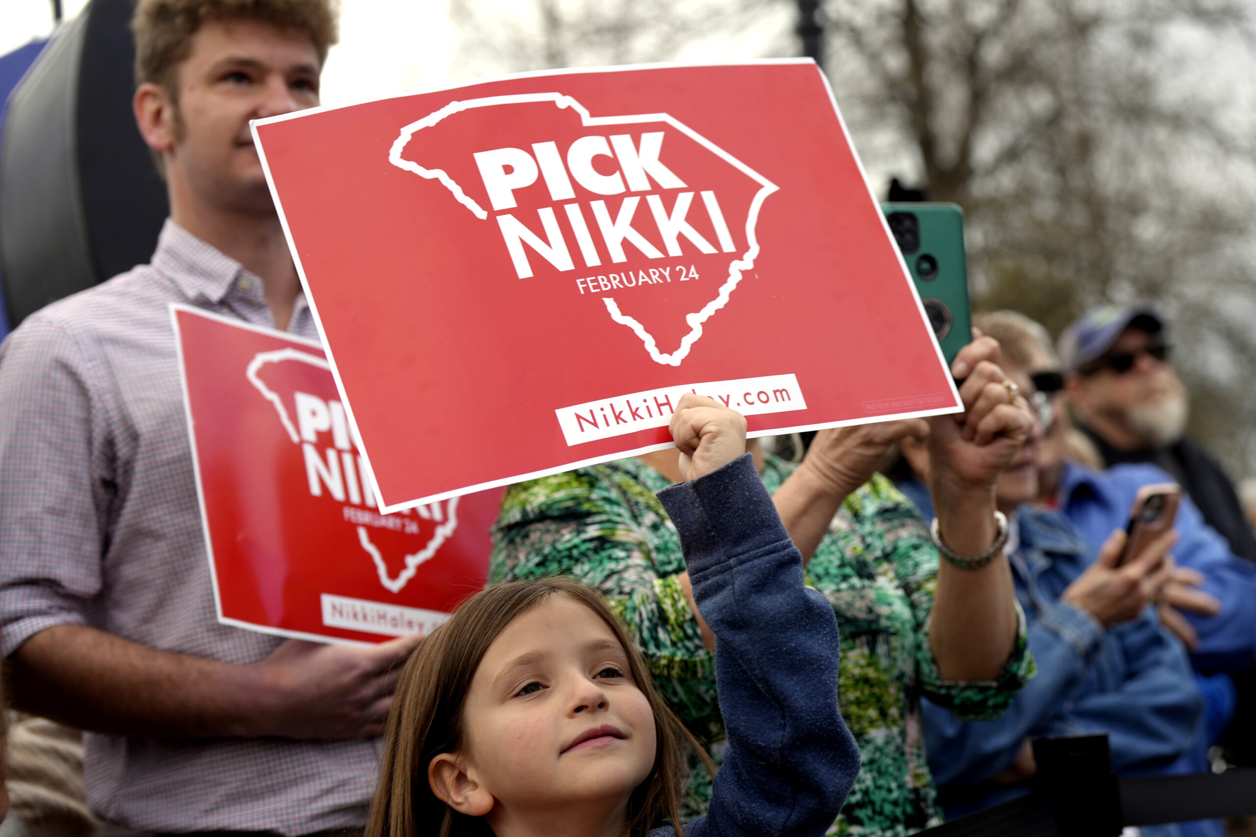 Trump leads 71%-29% with South Carolina GOP, independents want Nikki Haley