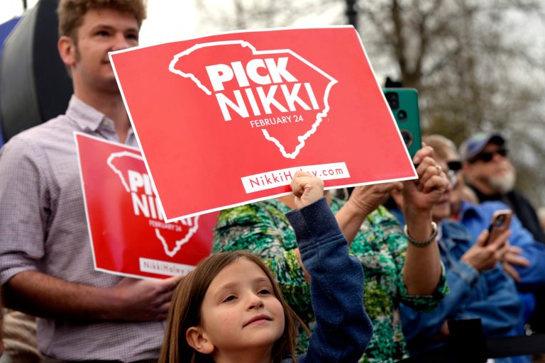 Trump leads 71%-29% with South Carolina GOP, independents want Nikki Haley