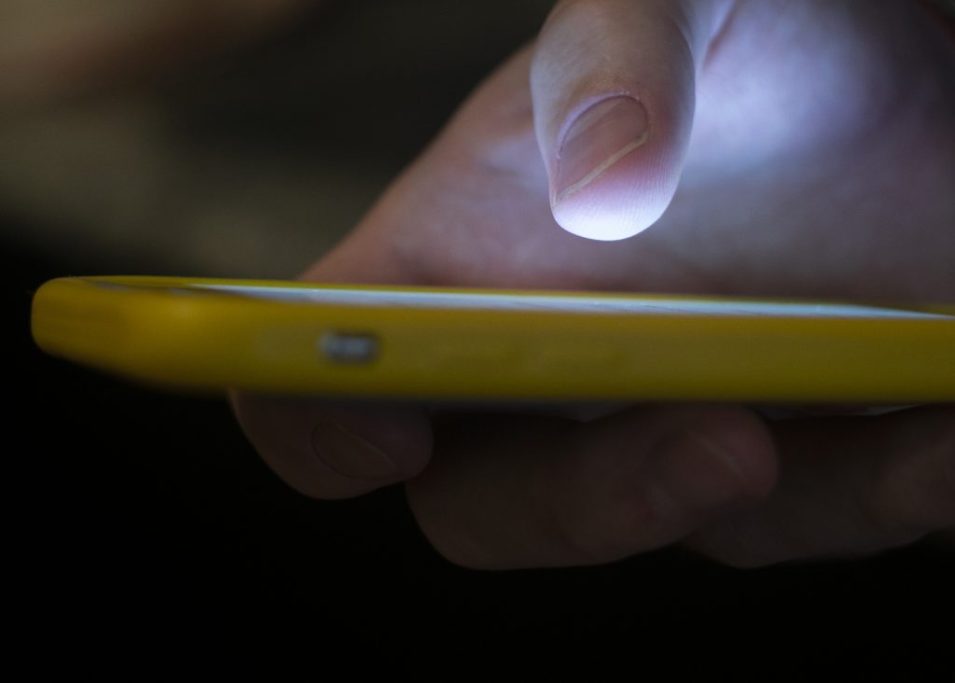 Mass reports of cellphone service outages Thursday morning: What you need to know