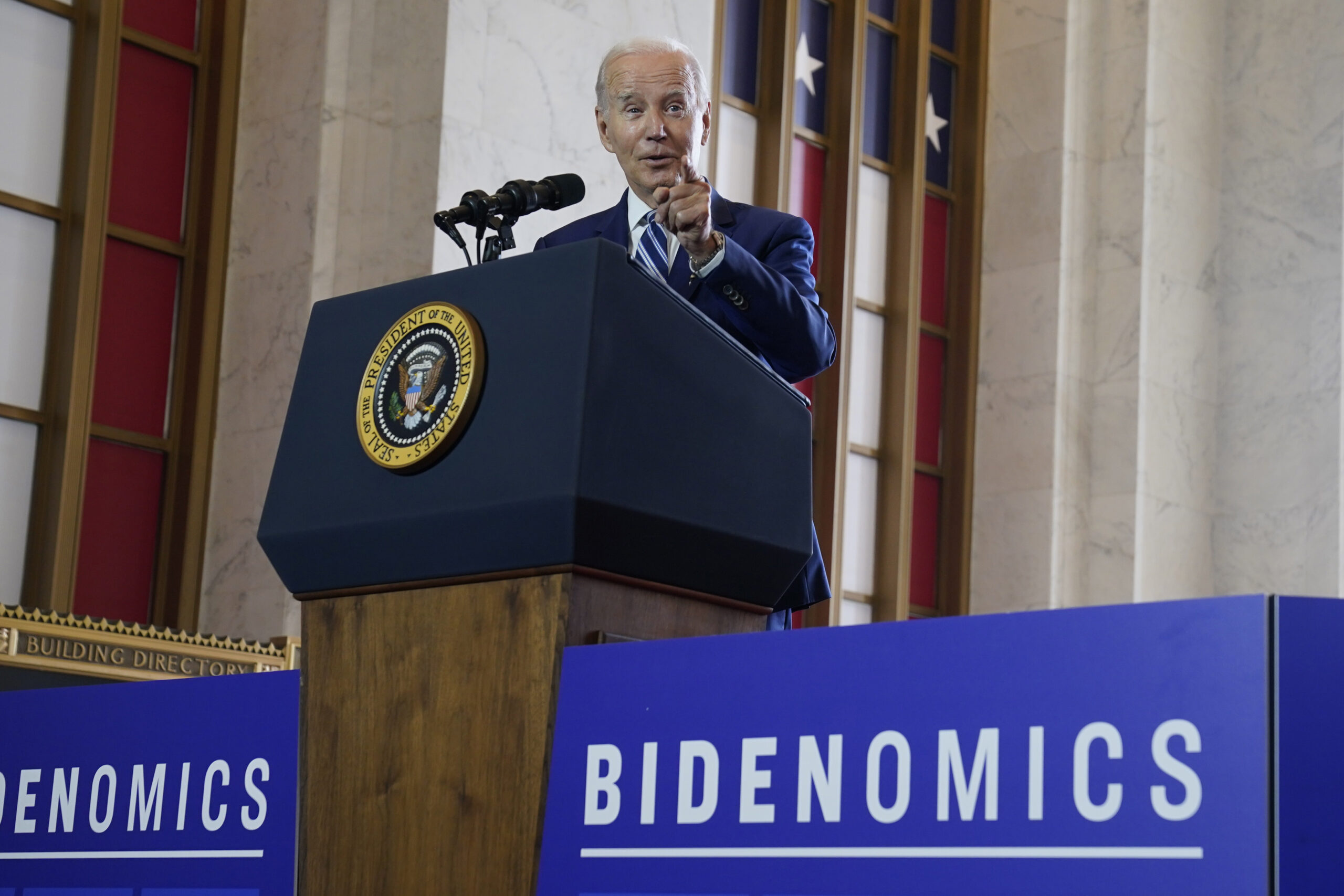 Buying votes by forgiving student debts is a bad campaign idea
