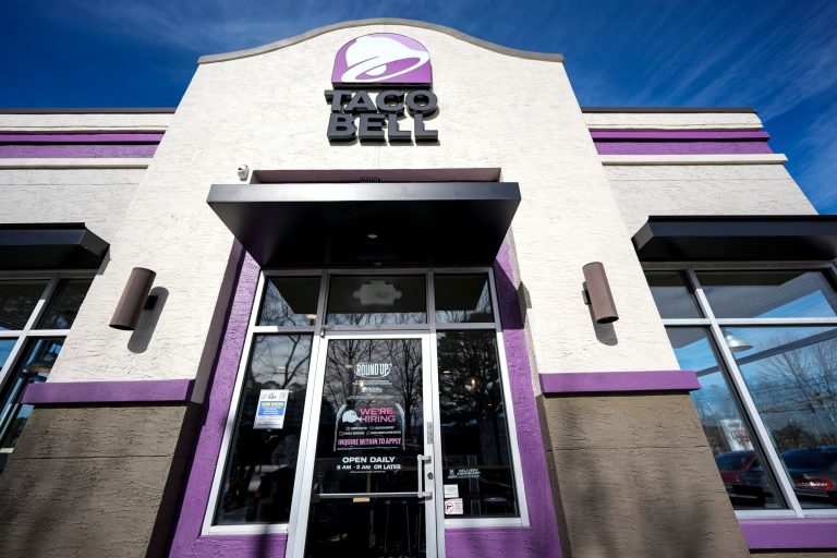 Taco Bell closing indoor dining at Oakland locations due to crime