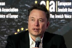 Elon Musk faces allegations of insider trading by Tesla shareholder in lawsuit