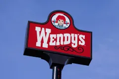 Elizabeth Warren leads leftist freakout over Wendy’s