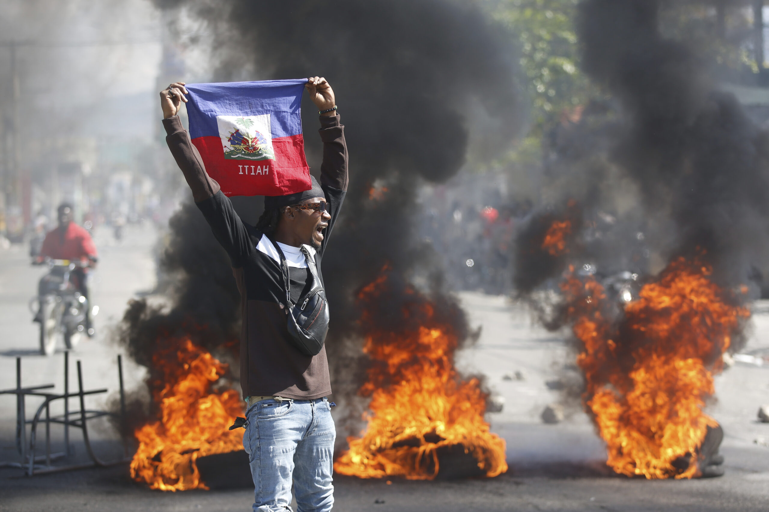 Haiti prison break: Thousands of inmates escape after armed gangs storm jails