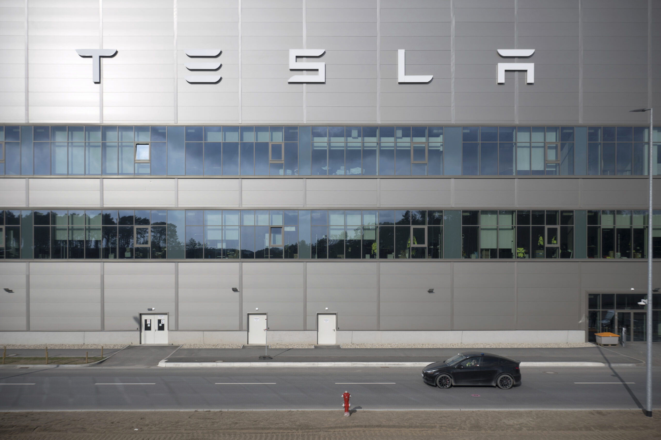 Far-left activist group claims responsibility for Tesla arson attempt in Germany