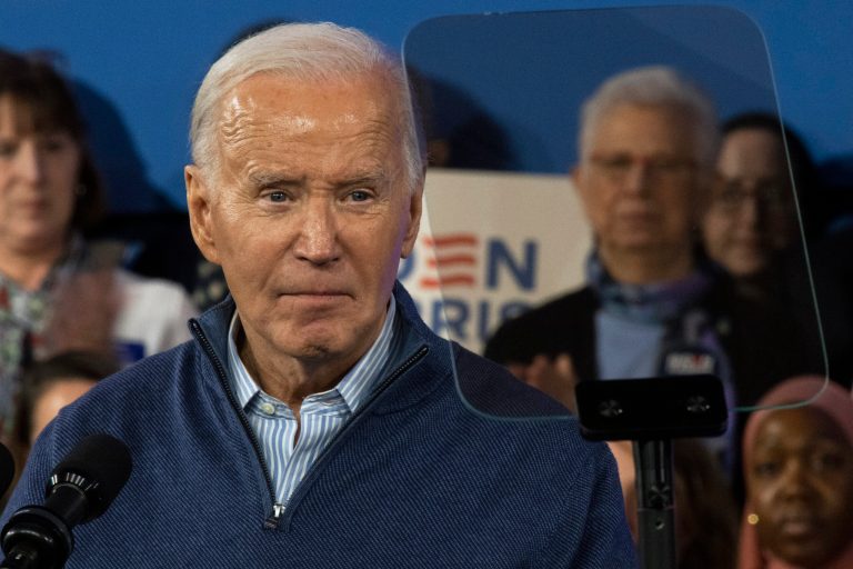 Minibus signed by Biden, averting a government shutdown