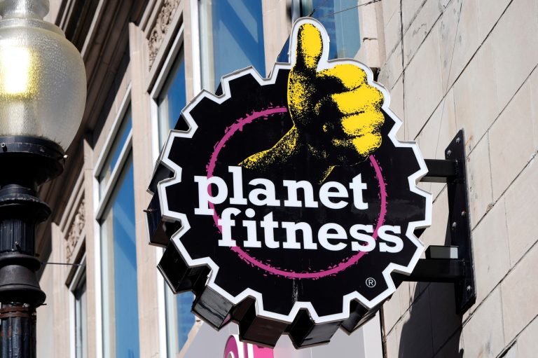 Planet Fitness assigns employee to chaperone transgender client in female changing area