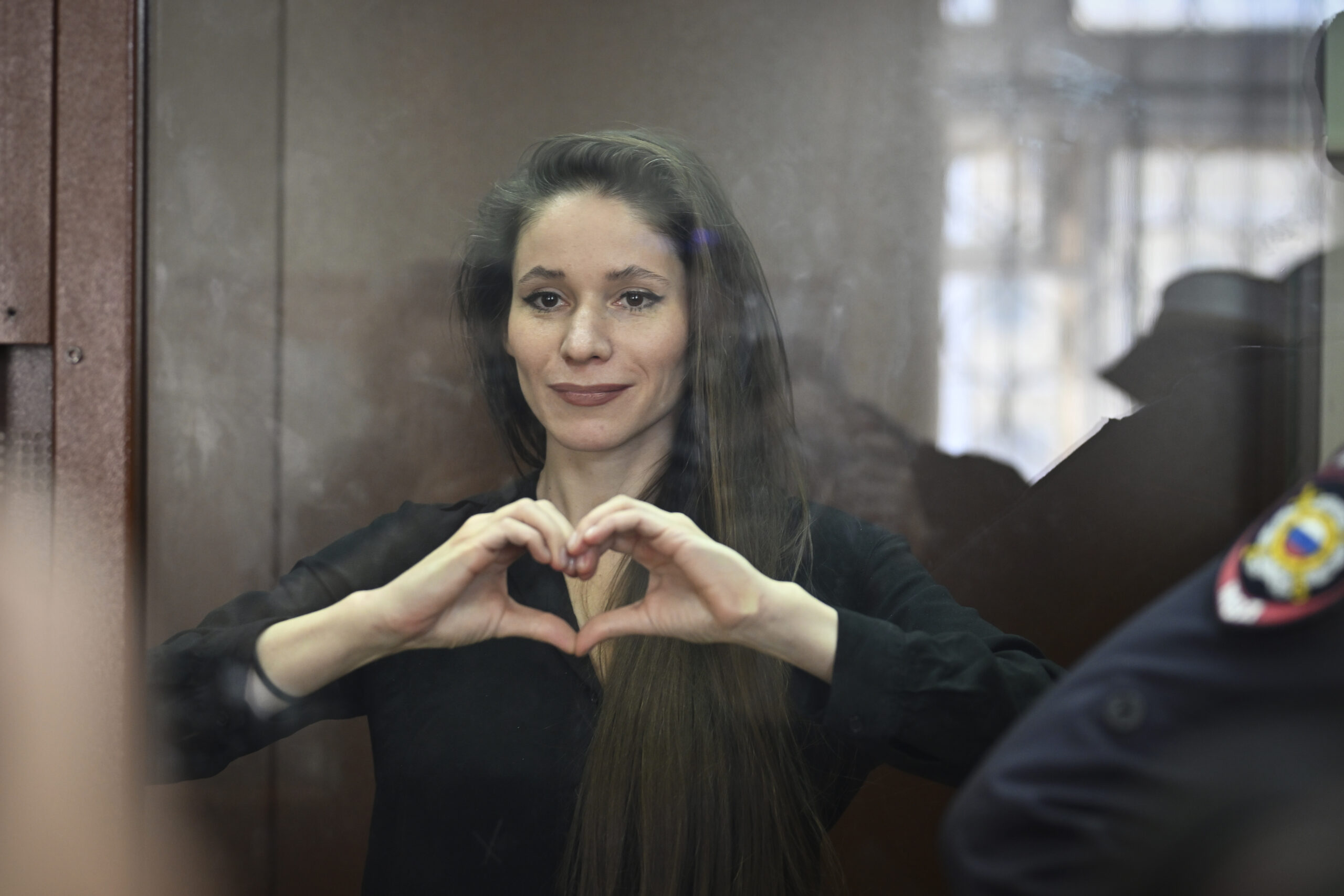Russian journalist who covered Navalny trials detained on charges of extremism