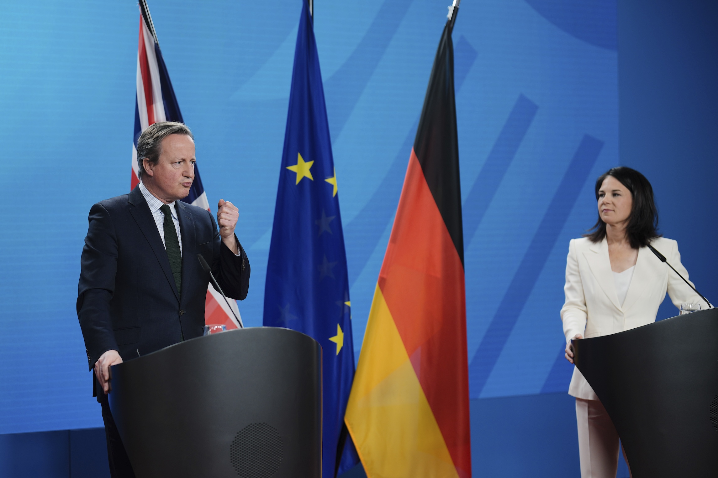Top German and UK diplomats unite to pressure Scholz over Ukraine aid