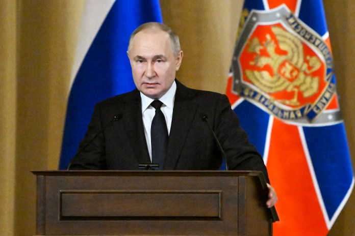 Putin tells FSB intelligence agents to hunt down ‘traitors’ 