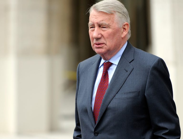 First PBS NewsHour anchor Robert MacNeil dies at 93