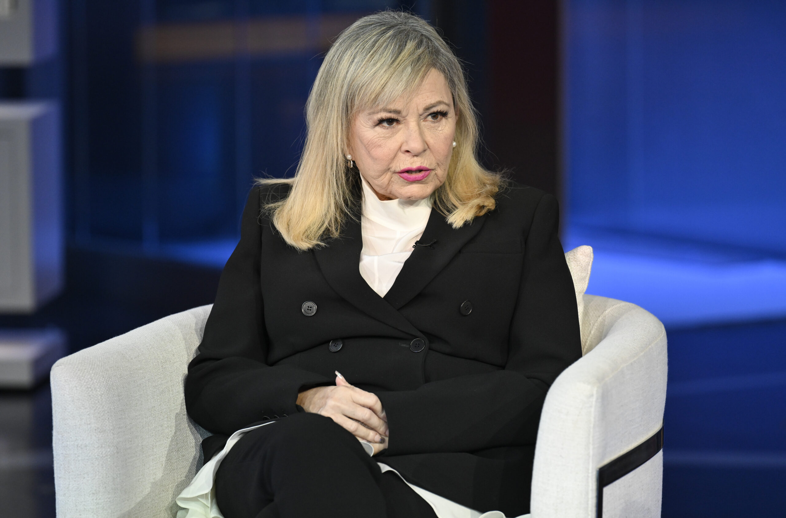 Roseanne Barr jokes Biden assaulted her while trying on shoes in department store