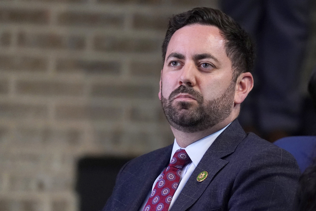 Key House race in New York shifts in GOP’s favor