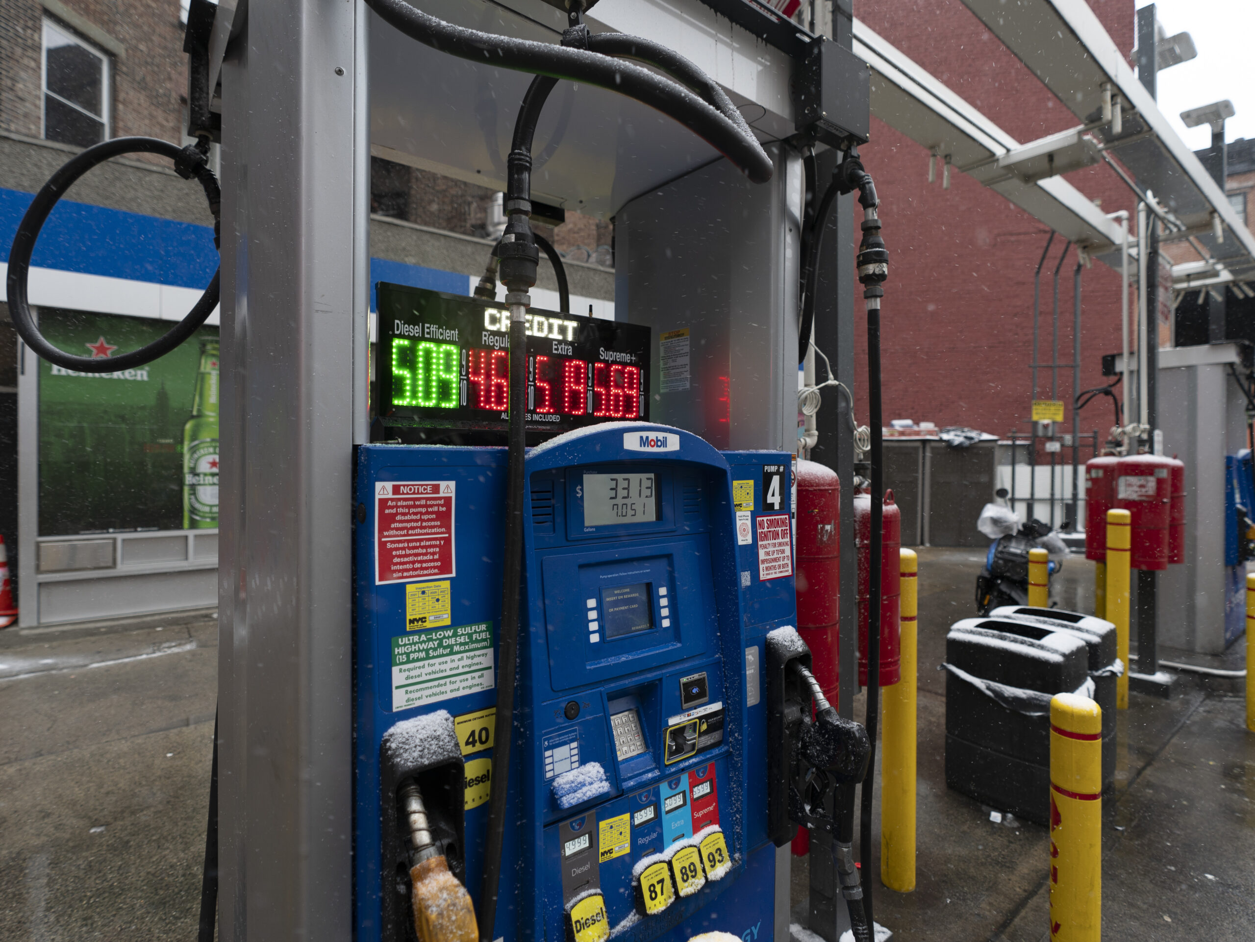 Gas prices: Another day, another decrease