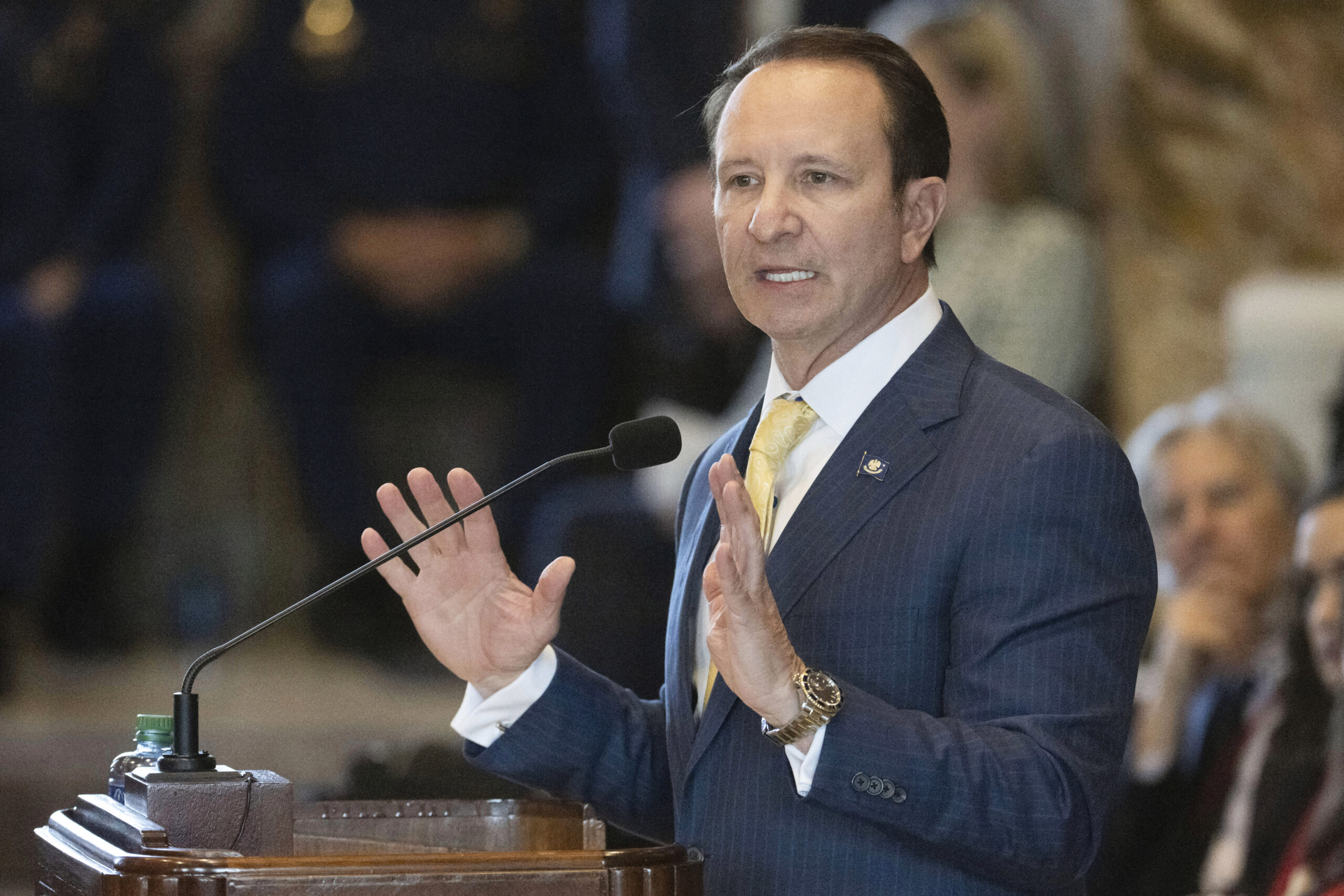 Louisiana governor calls for mandatory attendance during national anthem after LSU’s absence