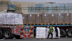 Hamas launches rockets near main humanitarian aid crossing