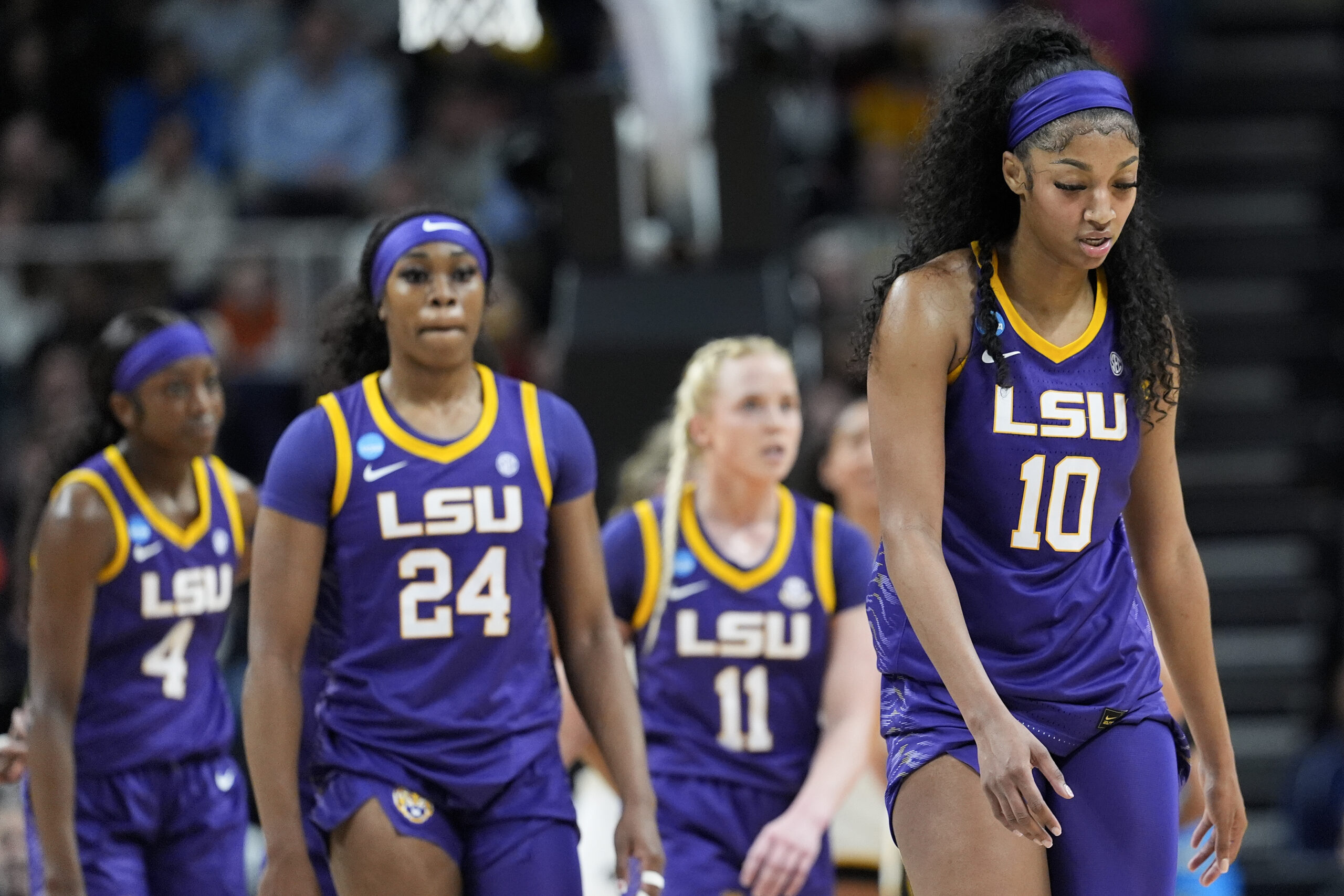 No reason for LSU basketball team to miss national anthem