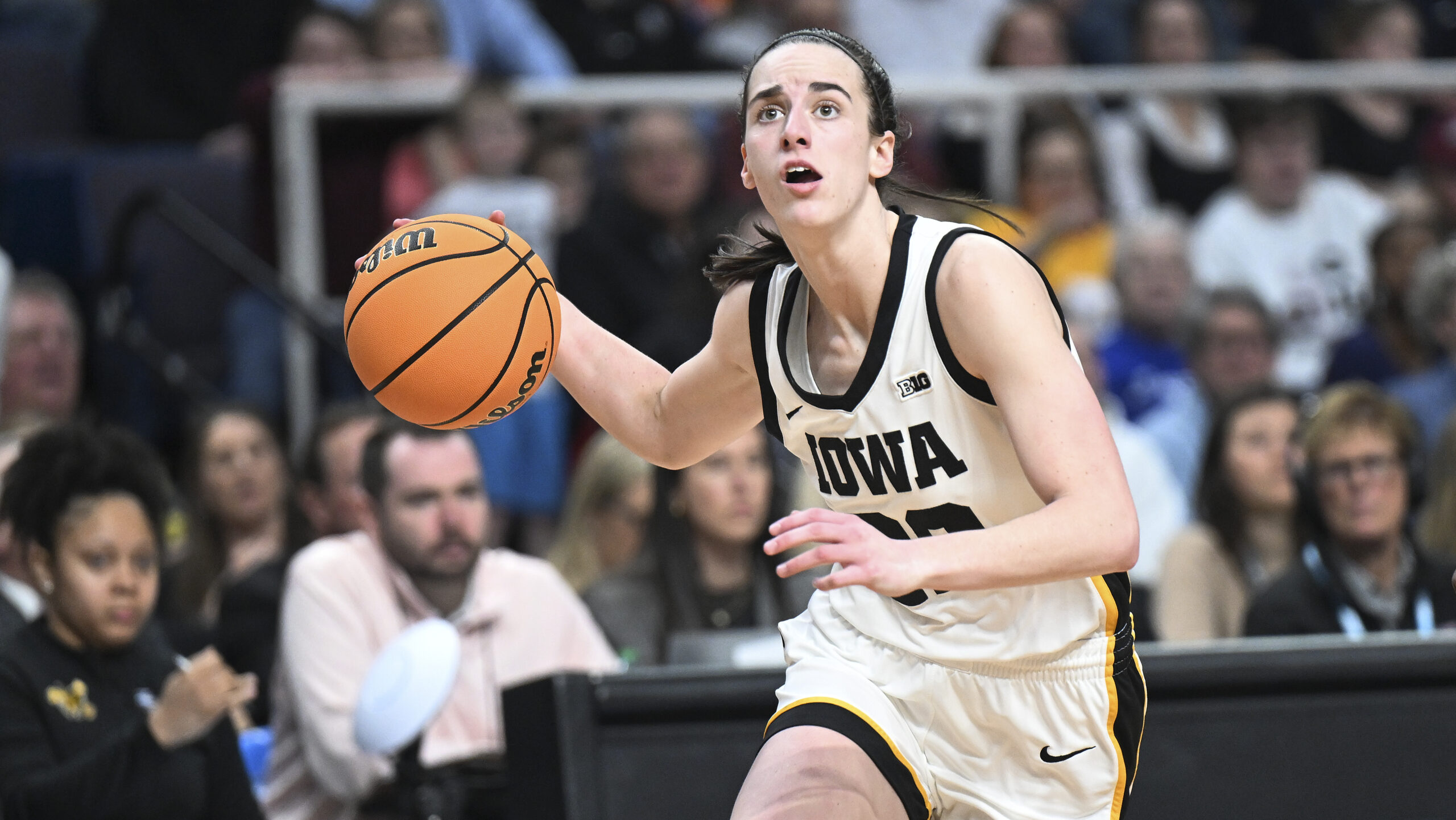 Caitlin Clark mocks comedian on Saturday Night Live over jokes about women’s sports