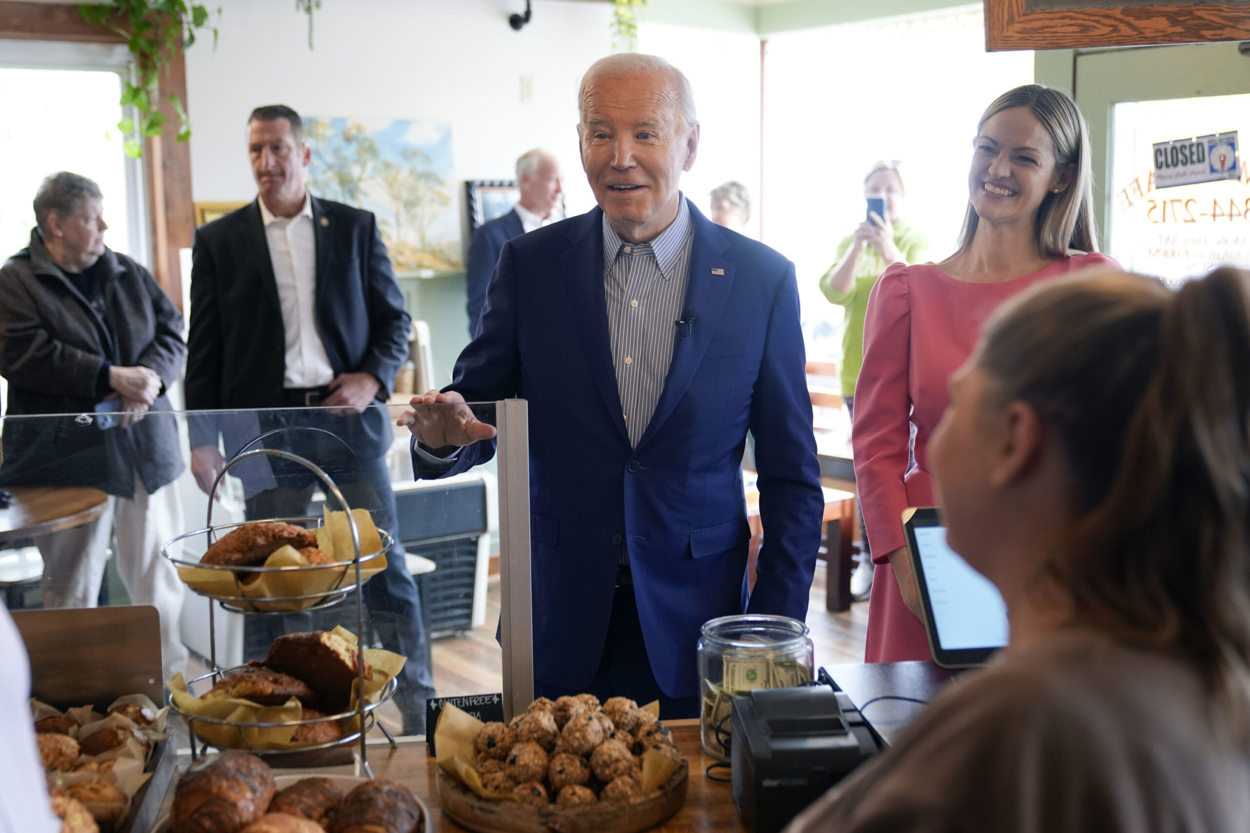 Biden White House hosts DC official who praised antisemite despite reported invite ban