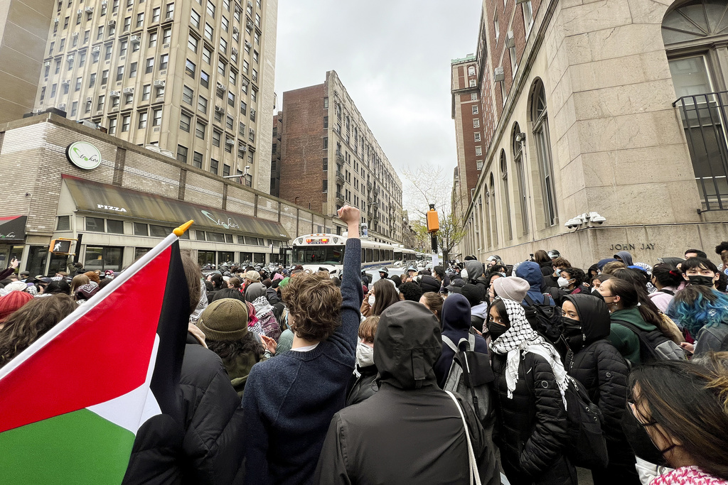 Deadline to remove encampment at Columbia University extended until Wednesday morning: Report
