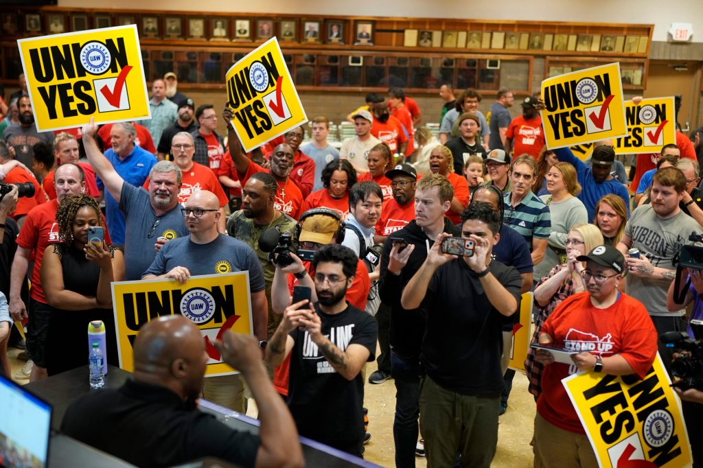 Unions will destroy the Detroit Three automakers