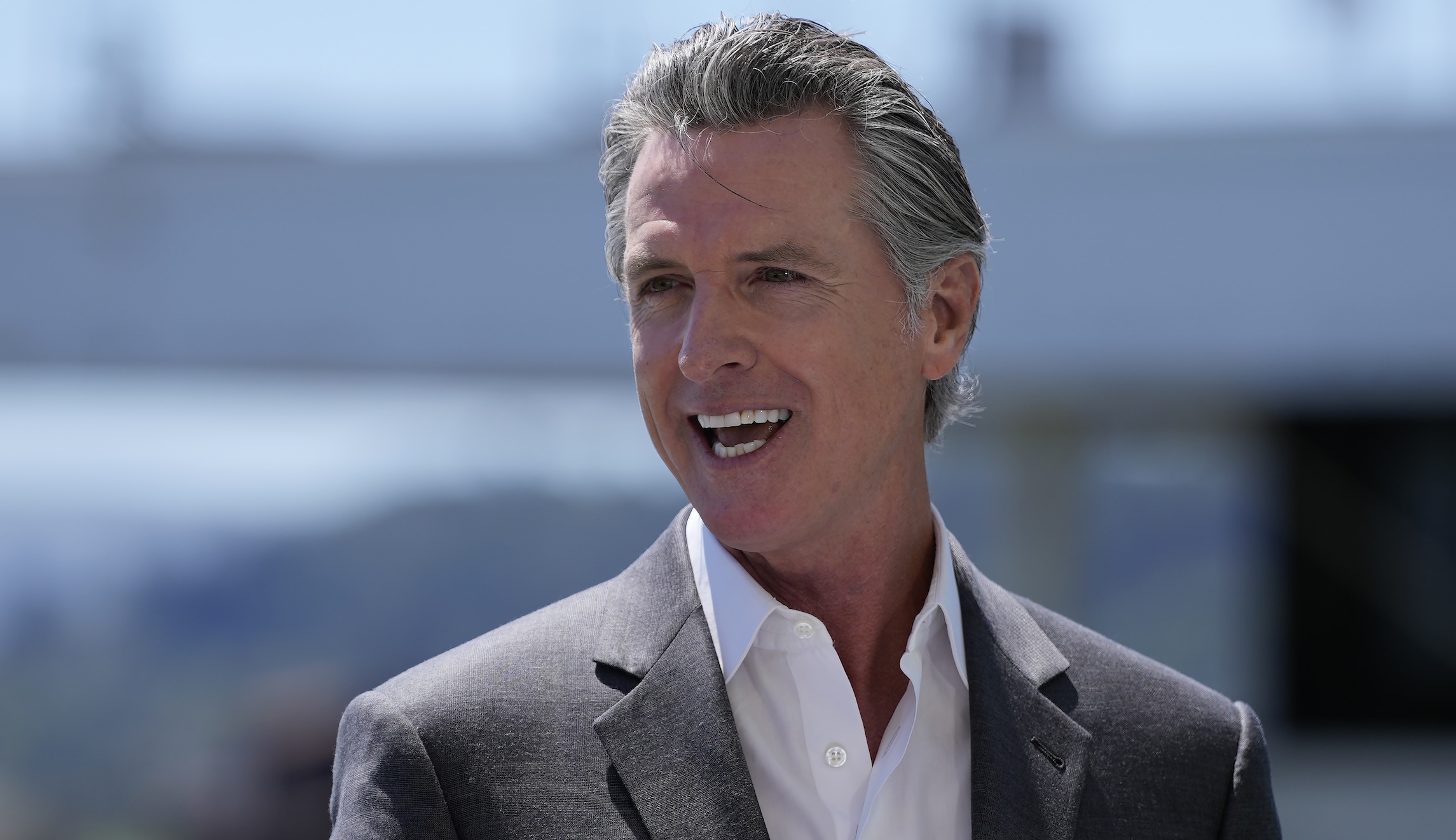Newsom rolls out plan to use AI to cut down on call wait times for government agencies