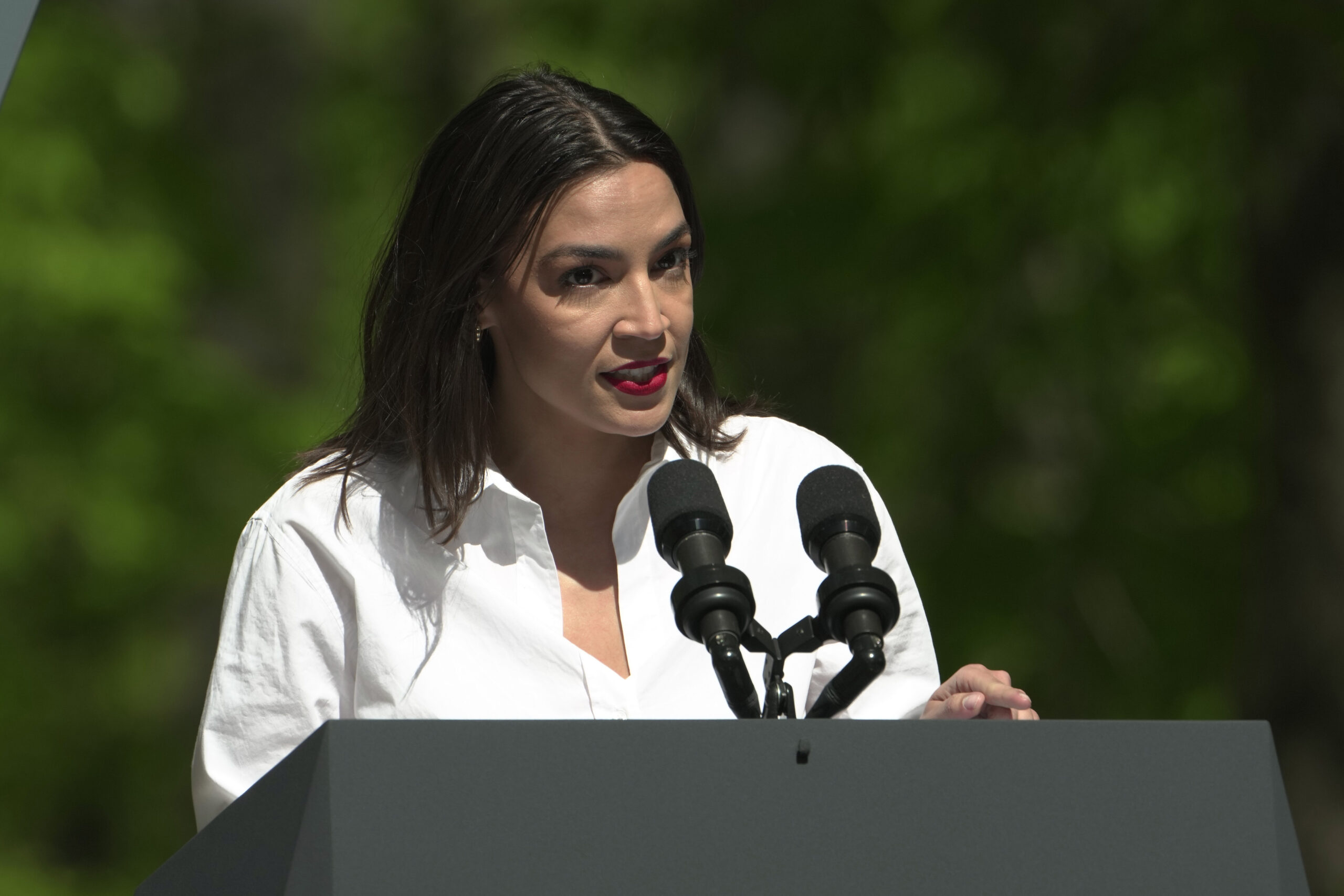 AOC says Democrats must ‘use our power’ to investigate Alito over flying Revolutionary War flag