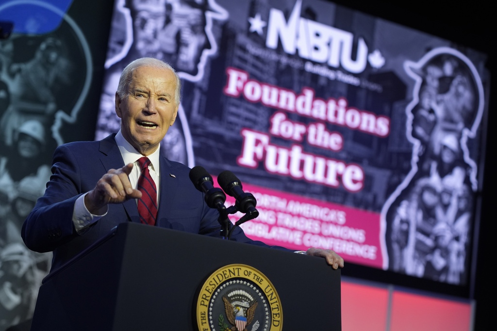 Biden mocks Trump for bleached hair to union crowd that chanted ‘lock him up’