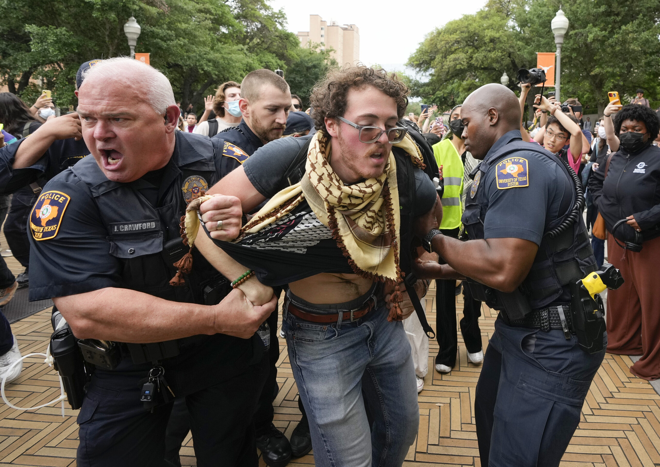 Abbott calls for Texas college students engaging in ‘antisemitic protests’ to be ‘expelled’