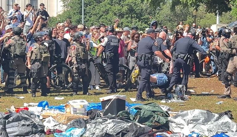 Pro-Palestinian protesters at UT Austin get violent with police: ‘We are being assaulted’