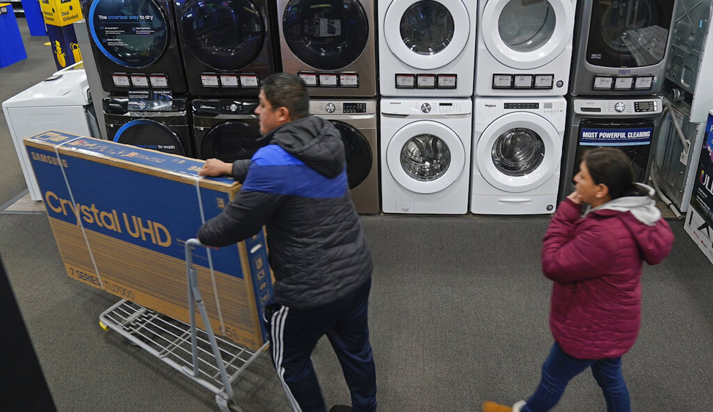 Consumer confidence drops to lowest level in nearly two years