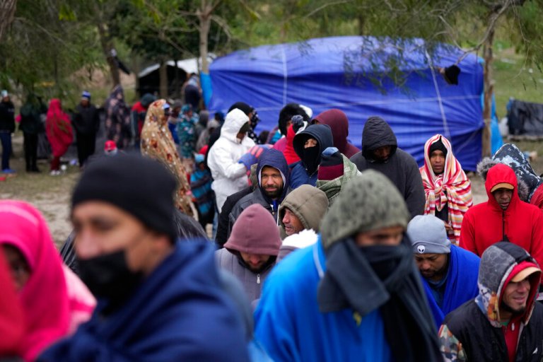 Calls for vaccinating migrants grow amid TB and measles outbreaks in US