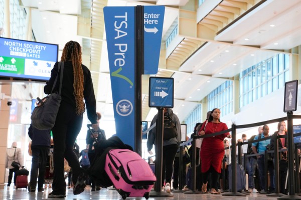 Record 2.95 million travelers board flights in single day
