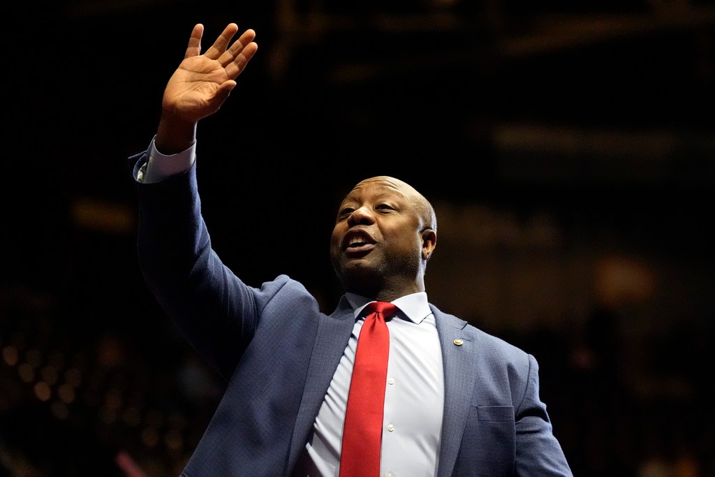 WATCH LIVE: Potential Trump VP Tim Scott delivers commencement speech at Liberty University
