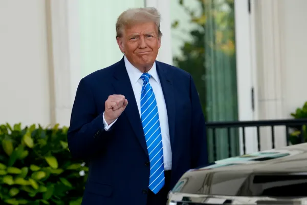Trump woos donors with promises supporting him will be a good business move