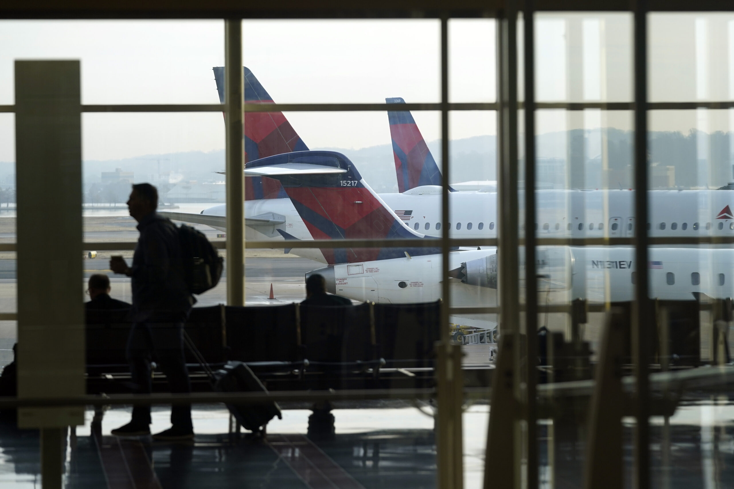 Inside the fight to kill new flights at lawmakers’ favorite airport