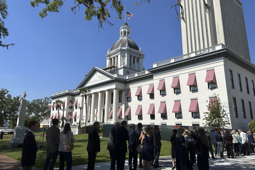 NextImg:Report praises tax relief, continued reduction of tax-supported debt