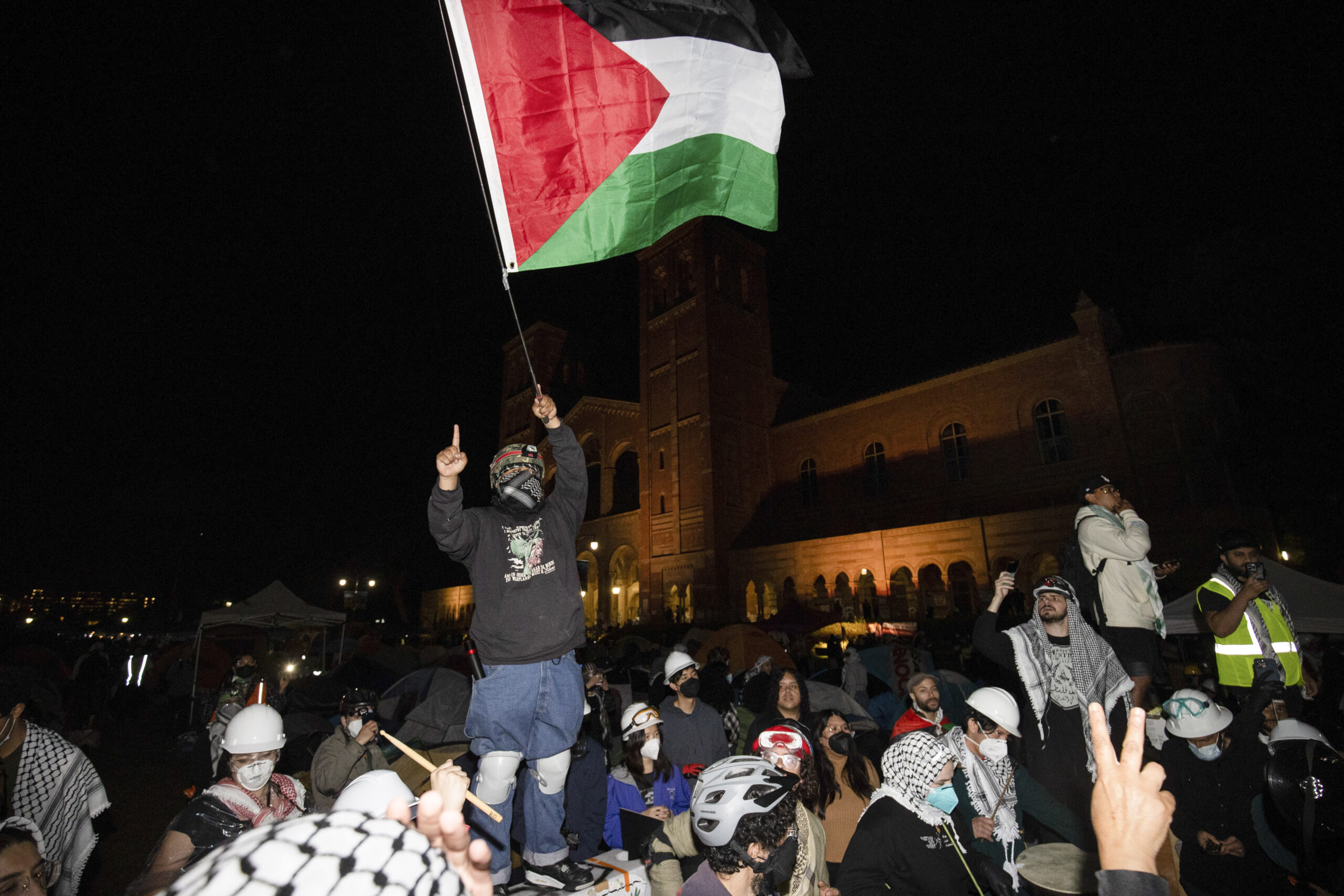Anti-Israel protesters and police clash again at UCLA
