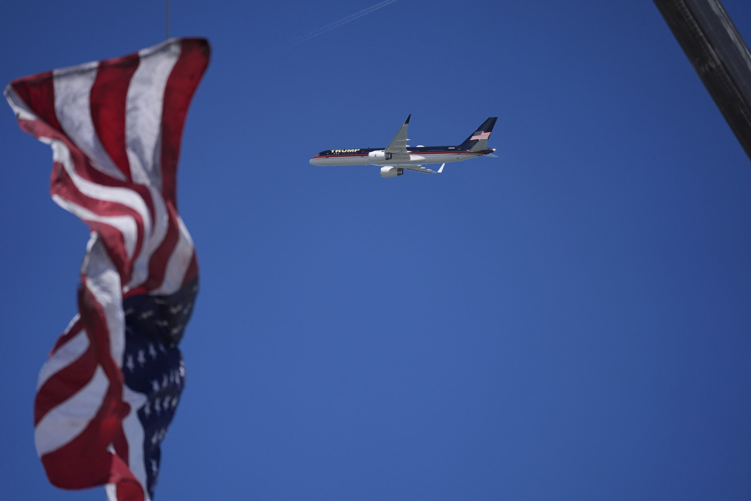 Trump’s private jet clips unoccupied aircraft after landing in Florida