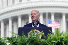 Biden grieves with police officers ahead of anticipated Trump endorsements
